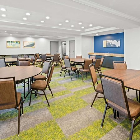 Spark By Hilton Woodbridge Exteriör bild