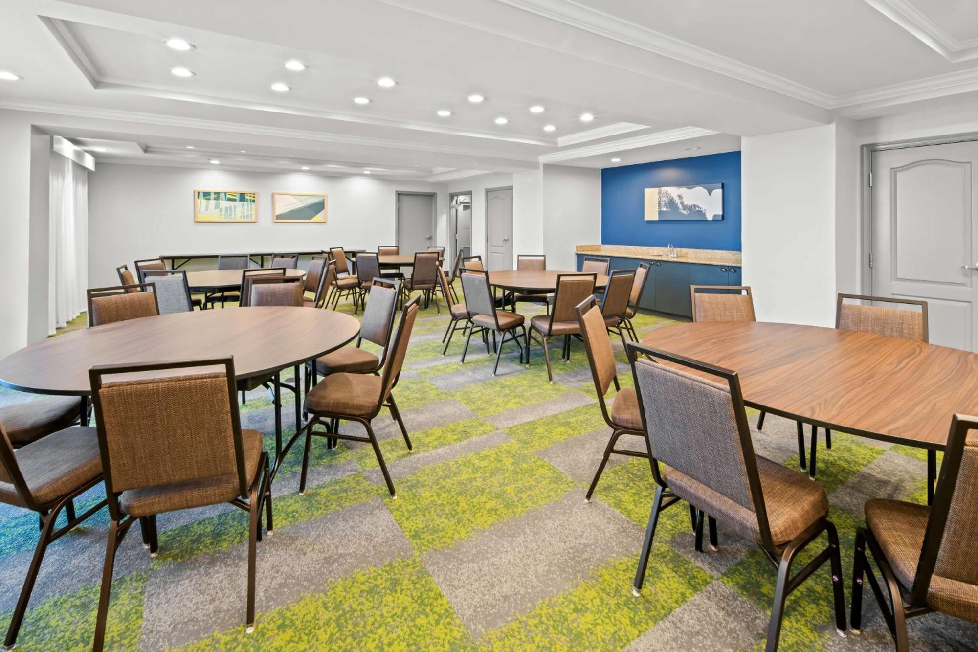 Spark By Hilton Woodbridge Exteriör bild