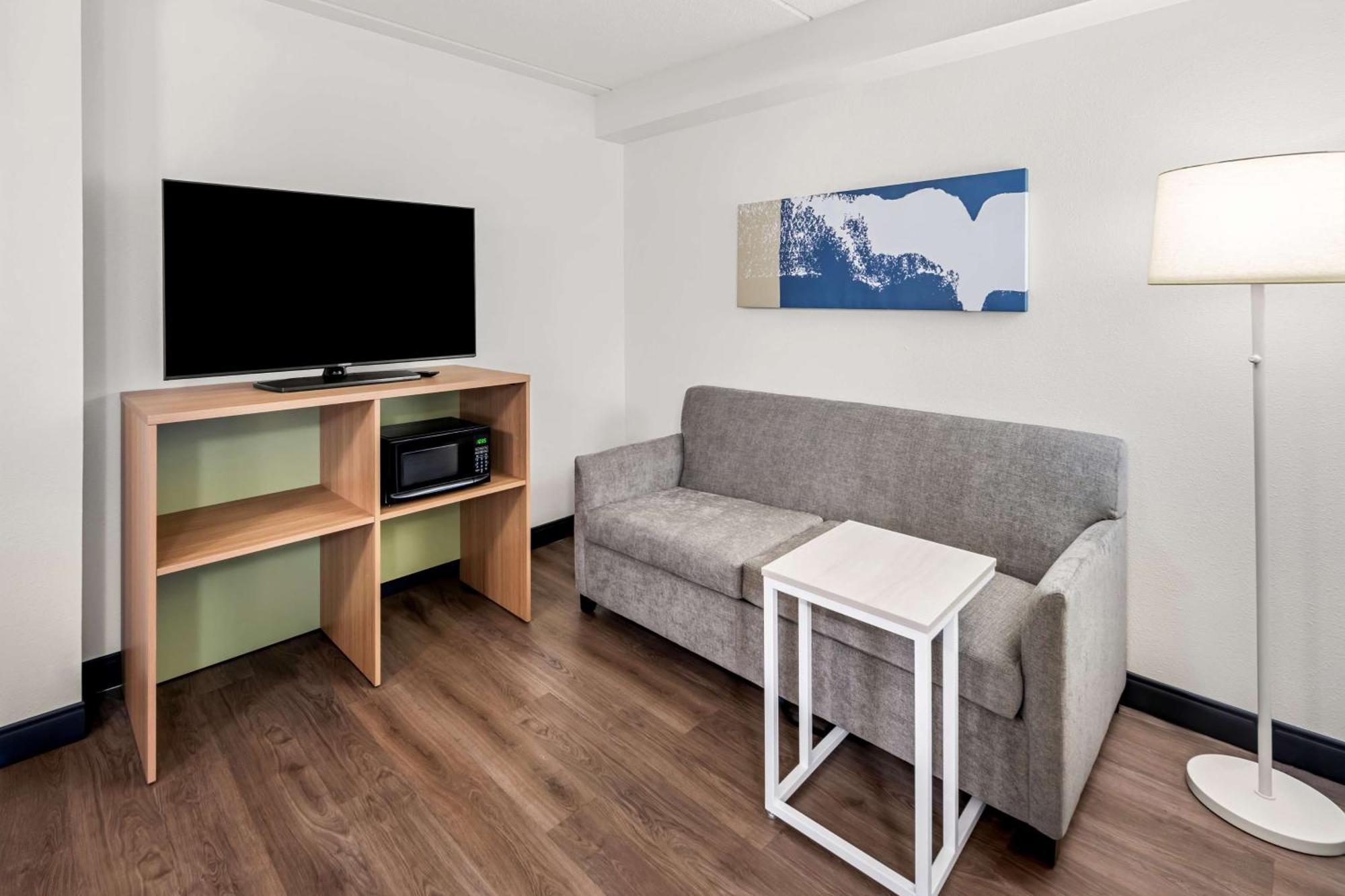 Spark By Hilton Woodbridge Exteriör bild