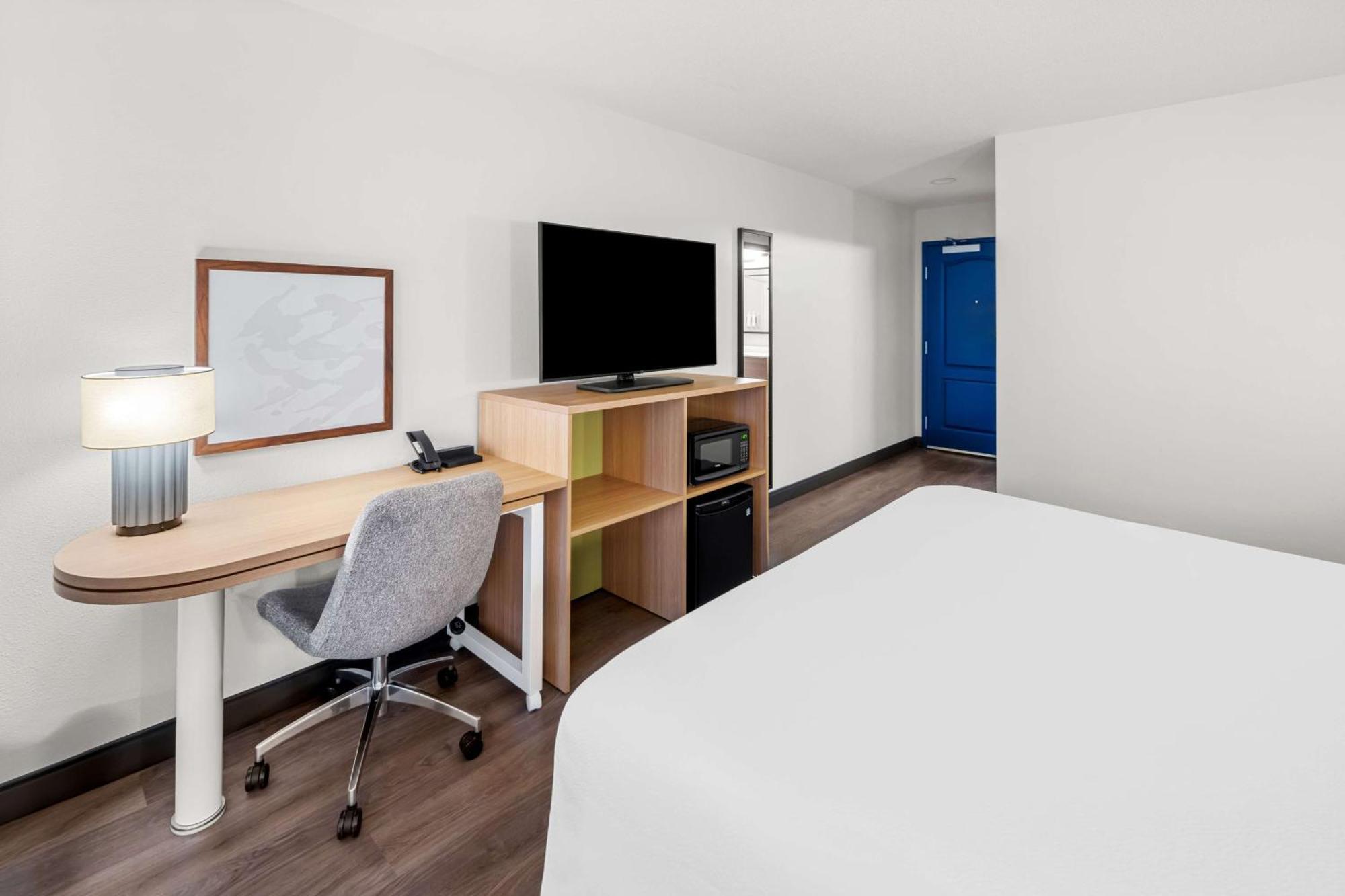 Spark By Hilton Woodbridge Exteriör bild