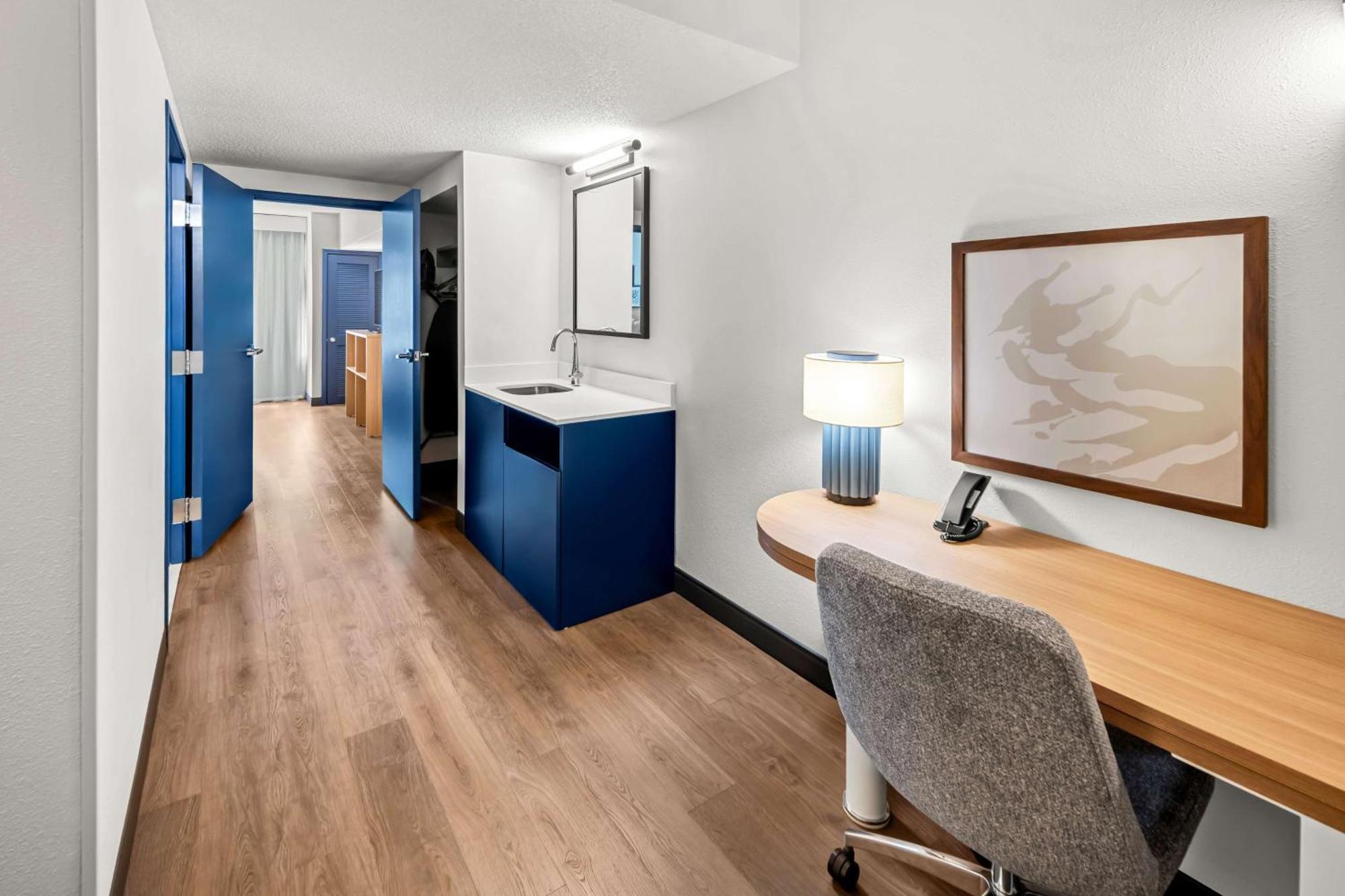 Spark By Hilton Woodbridge Exteriör bild