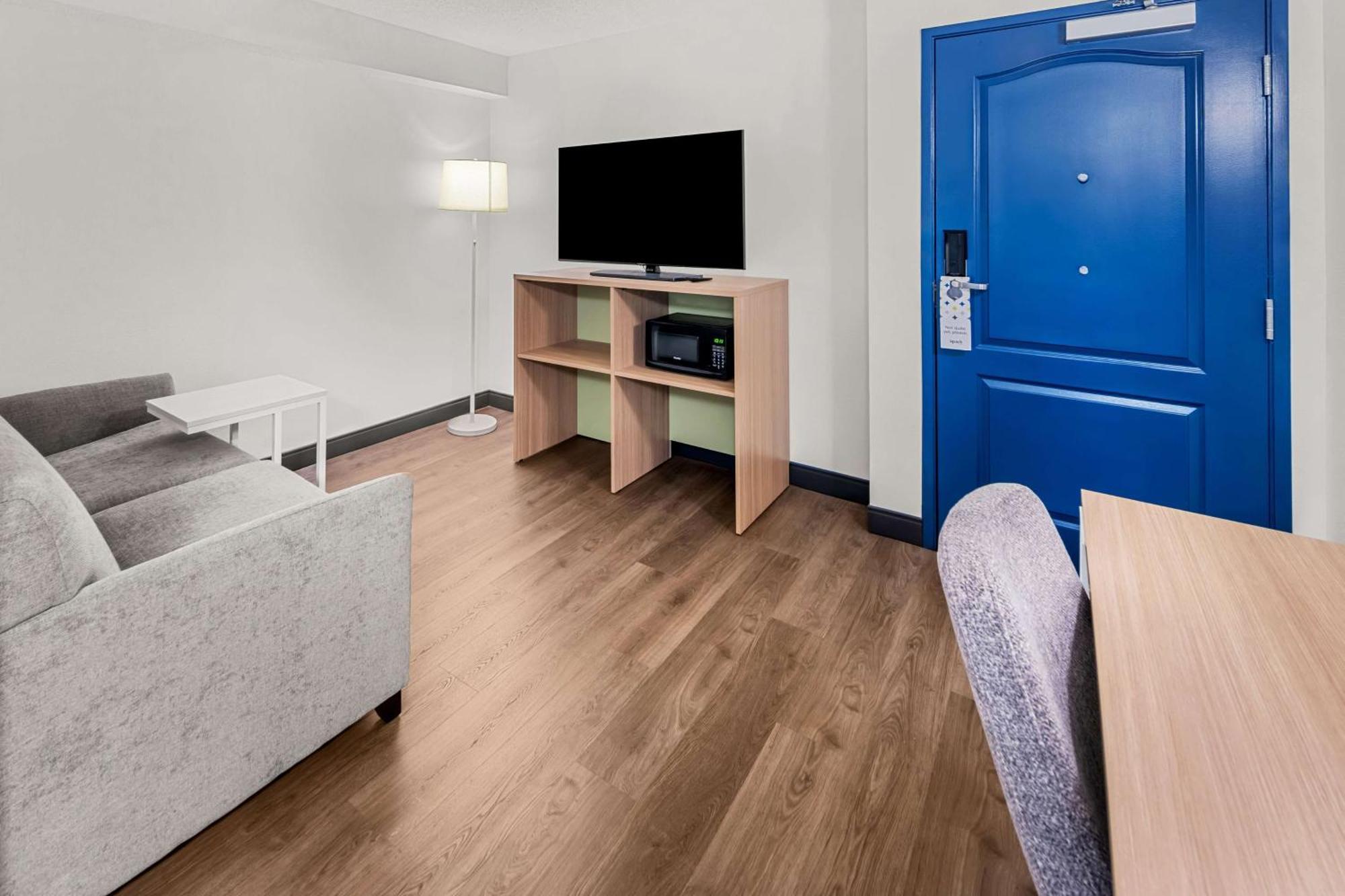 Spark By Hilton Woodbridge Exteriör bild